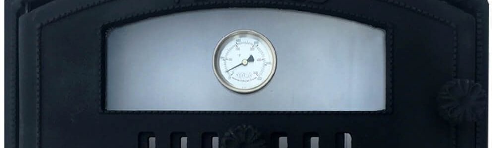 La porte du four à pain assure la bonne température dans le four